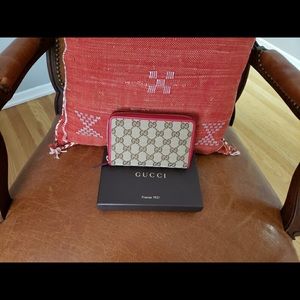 gucci women’s wallet red outline and red inside